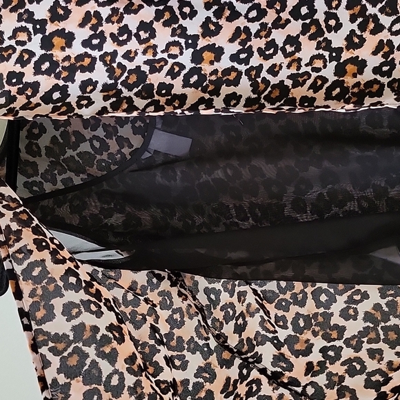 H&M size 8 Workplace Siren Mobwife animal print sleeveless layered top - Picture 8 of 8